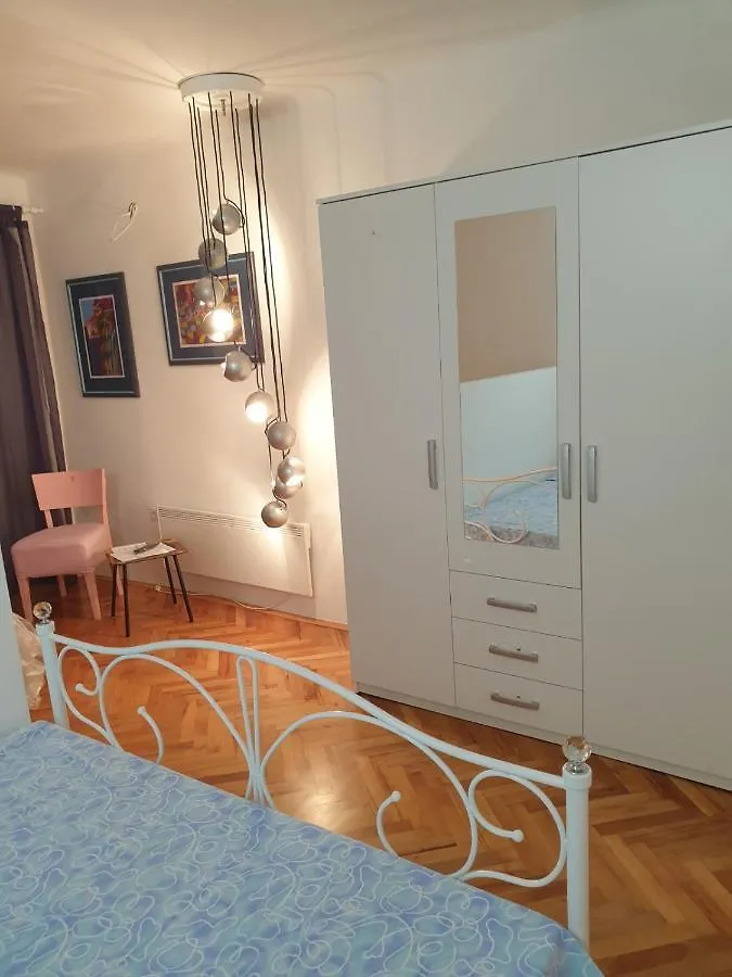 Apartman P-E Pola