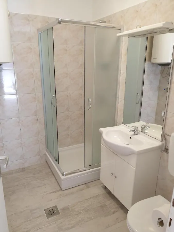 Apartman P-E Pola 0*,