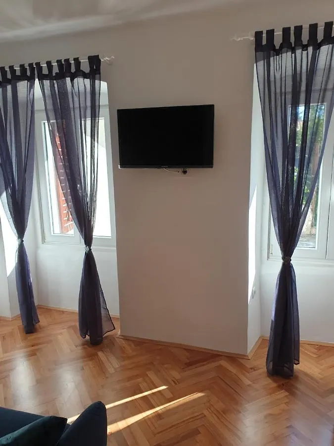 Apartman P-E Pola Croazia